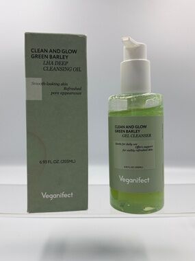 Clean and Glow Green Barley Gel Cleanser - Light Green
